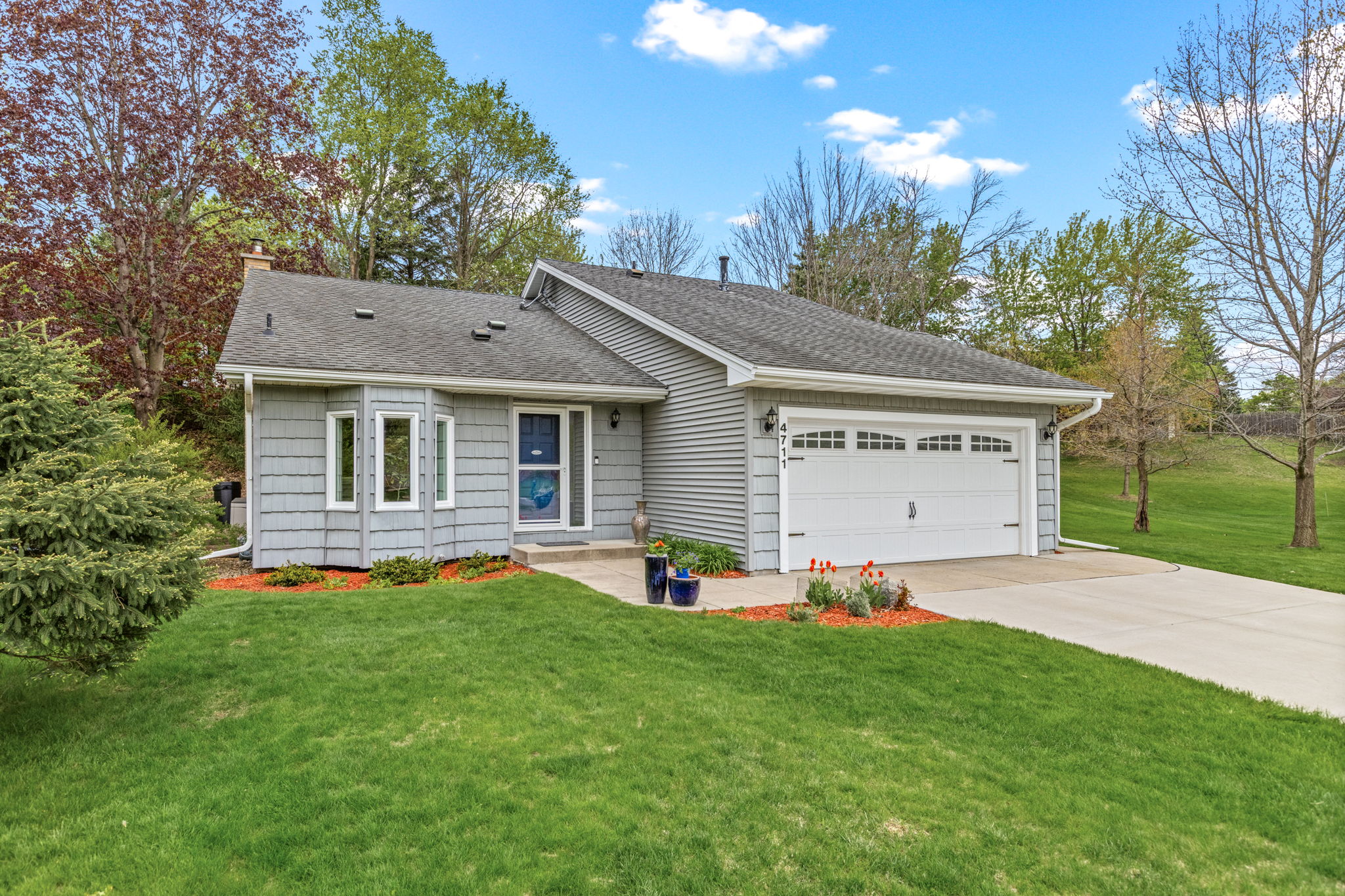 4711 Covington Circle, Eagan — Front Elevation